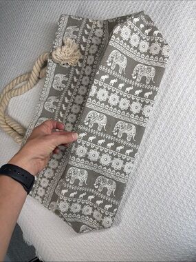 Bags | Neutral Elephant Print Ropehandle Beach Tote | Poshmark
